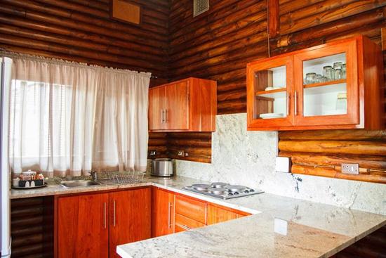 Loskopdam, A Forever Resort: Log Cabins - 2 Bedroom - 1 Double bed, 2 Singles