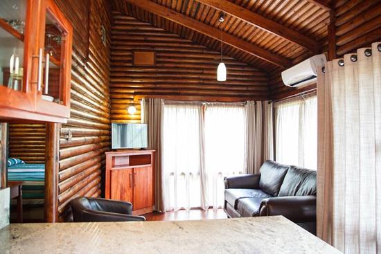 Loskopdam, A Forever Resort: Log Cabins - 2 Bedroom - 1 Double bed, 2 Singles