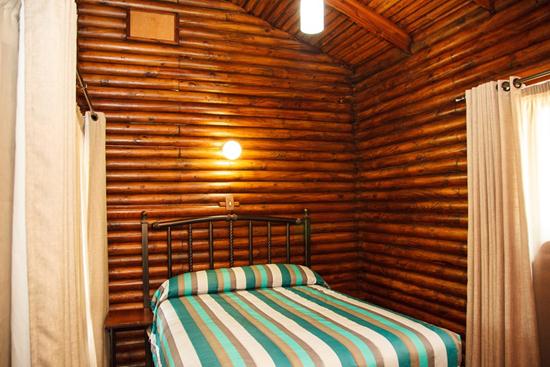Loskopdam, A Forever Resort: Log Cabins - 2 Bedroom - 1 Double bed, 2 Singles